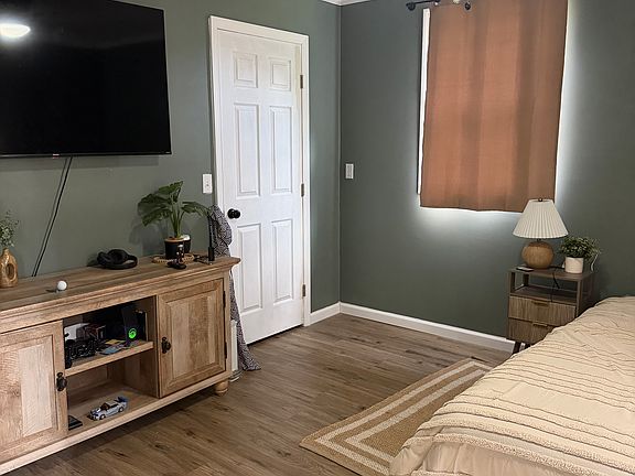 5th image of 102 Chris Ln