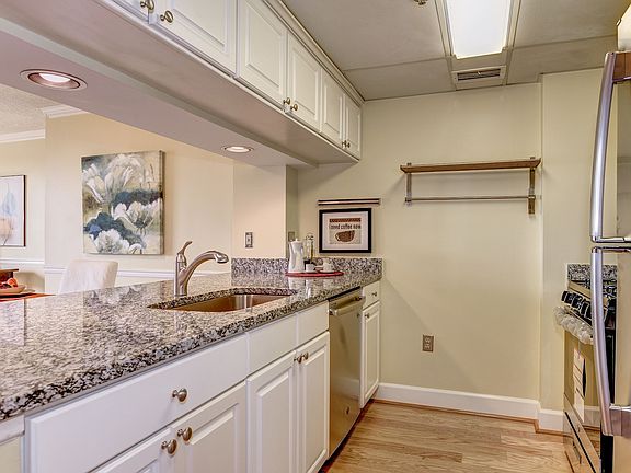 3rd image of 1276 N Wayne St APT 524