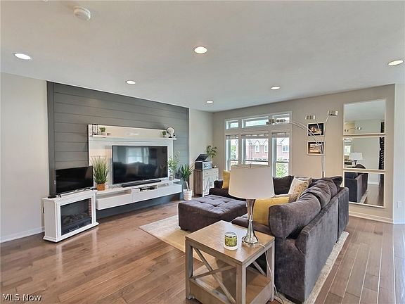 2nd image of 51 Ashbourne Dr #112