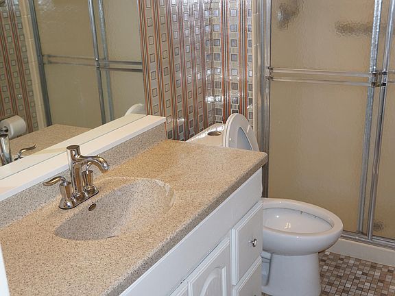 5th image of 278 Wilmette Ct