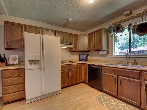 2nd image of 3935 Bayou Blvd