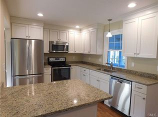 3 Gale Ann Dr, Brookfield, CT 06804
