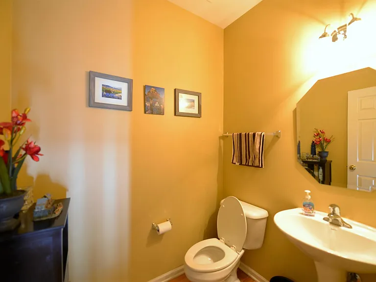 817 Lewisburg Ln — Photo 3