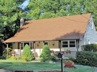 254 Buttonwood Ave, Cortlandt Manor, NY 10567