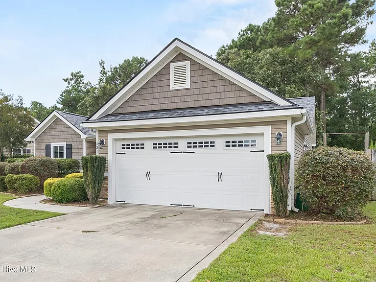 421 Ridgeway Dr — Photo 2