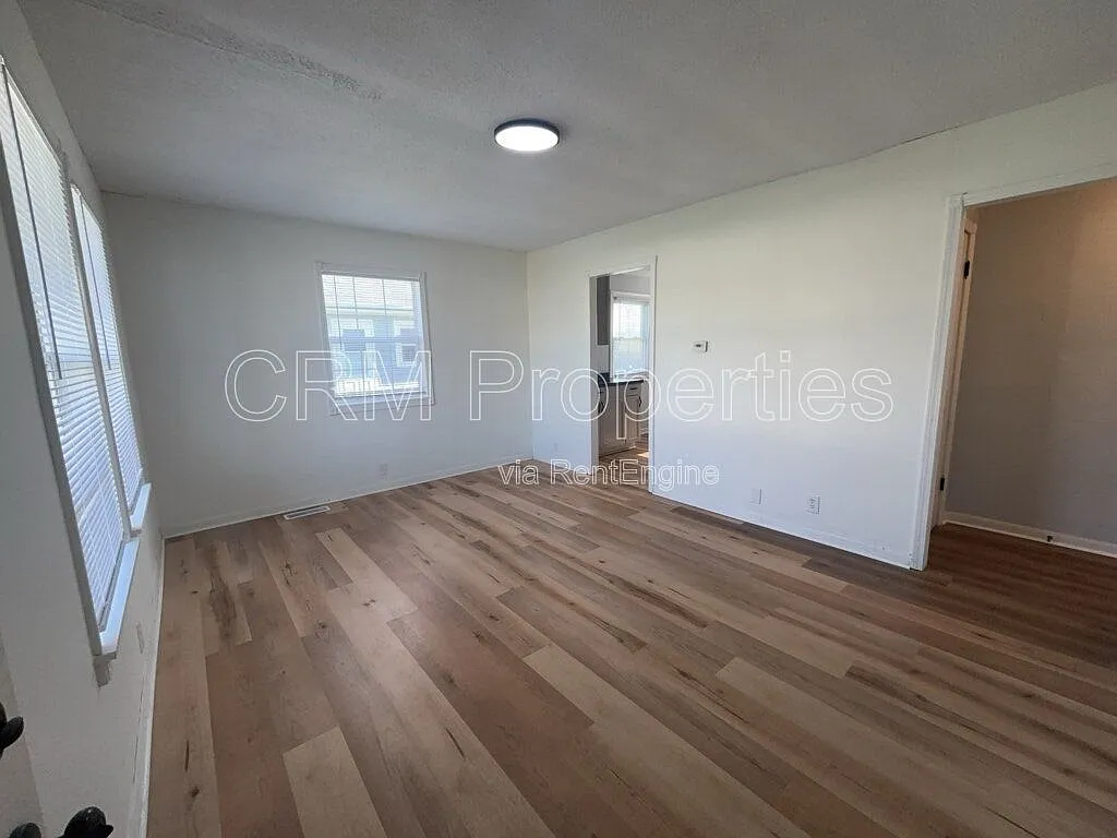 Building Photo - 1303 S Purdum St