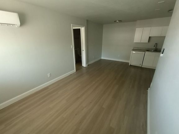 4th image of 351 San Antonio Blvd #13