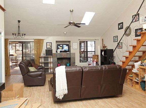 2nd image of 601 Greenwich Dr