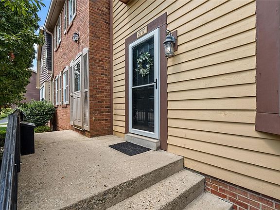 2nd image of 2717 N Kings Arms Cir
