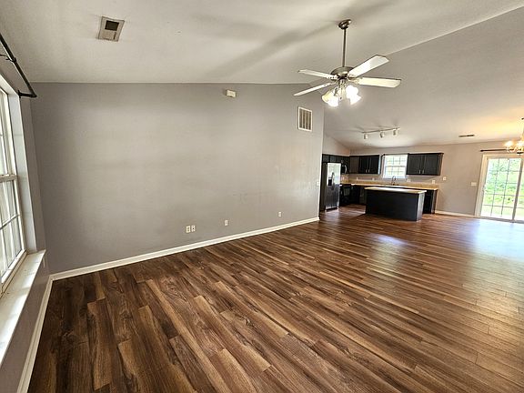 4th image of 120 Pope Ln