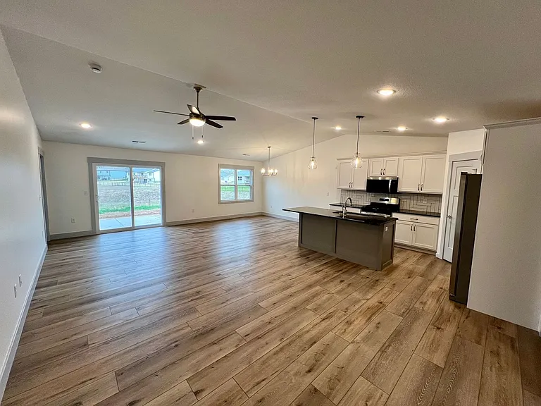 4646 Pierce Dr — Photo 3