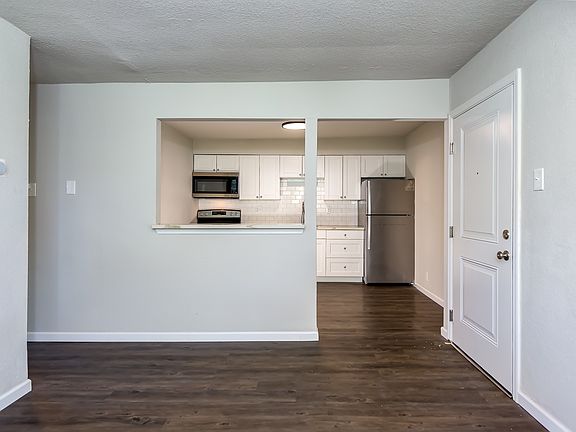 4th image of 3735 Cambridge Ave #8A1