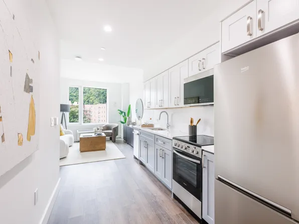 4568 Broadway image 1 of 11