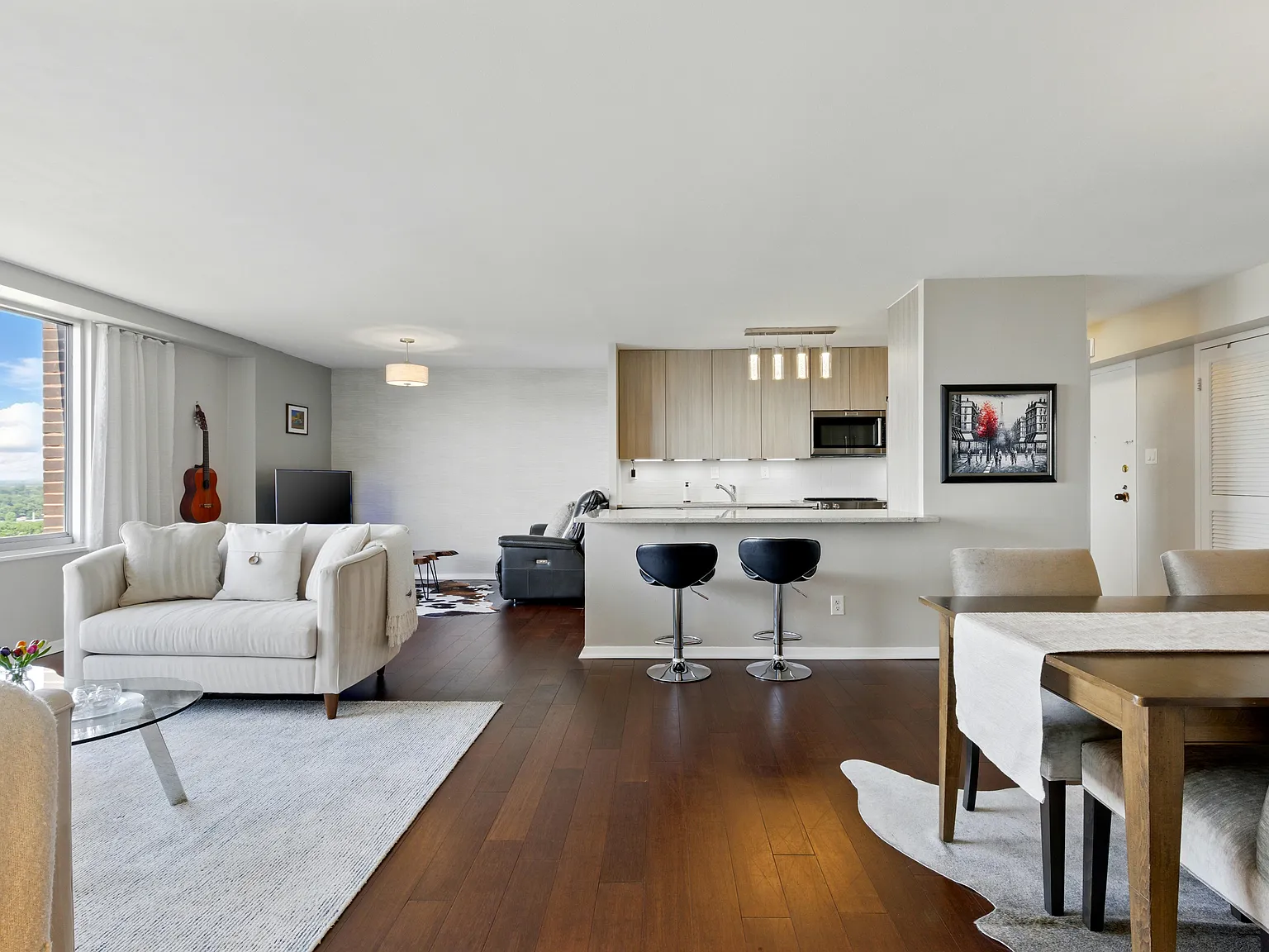 3 bed, 1440 sqft, $3,300 — Photo 3