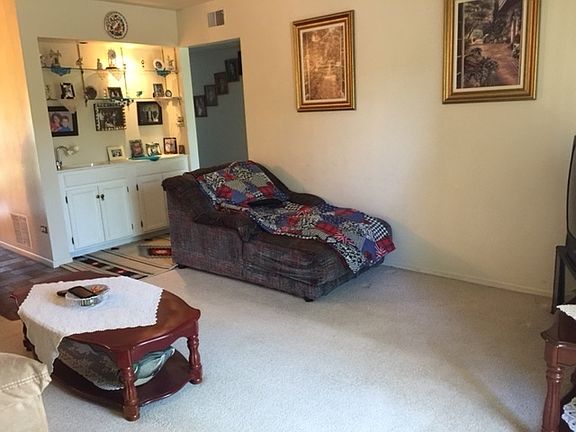 2nd image of 5513 Chateau Dr APT 6