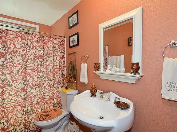 3rd image of 17 Newell Cir