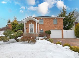 264 N Boston Ave, Massapequa, NY 11758
