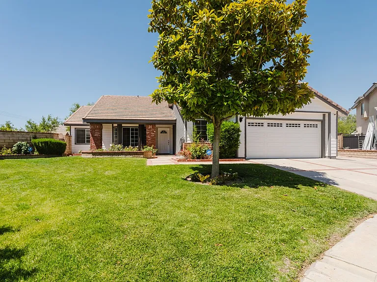 37347 Waterman Ave — Photo 2