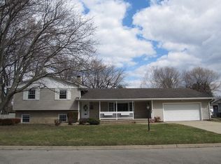 1003 Meadowview Dr, Mendota, IL 61342