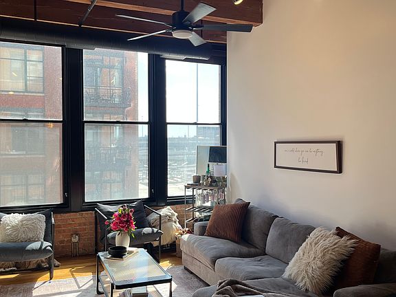 2nd image of 728 W Jackson Blvd APT 418