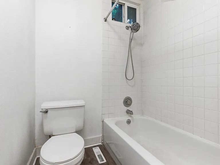 554 E Bridgeport Ave — Photo 15