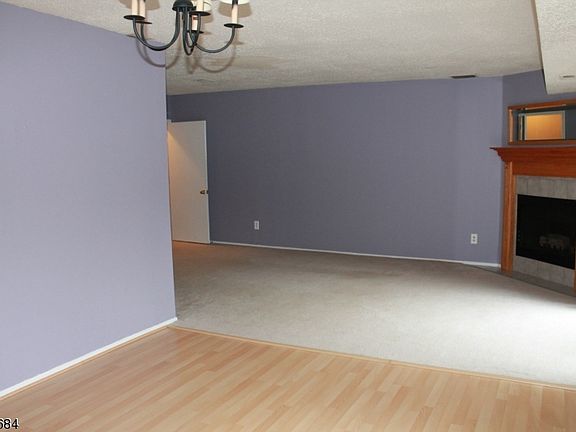 4th image of 216 Woods Edge Dr