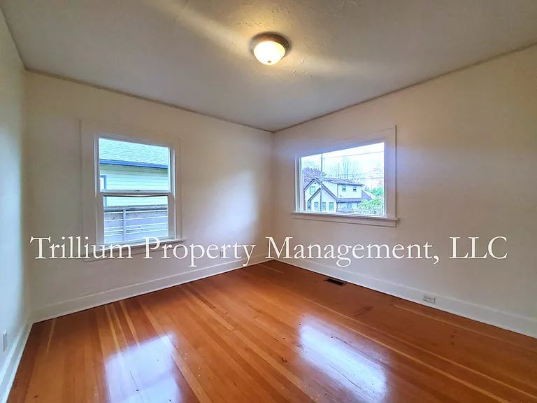 6425 N Curtis Ave — Photo 4