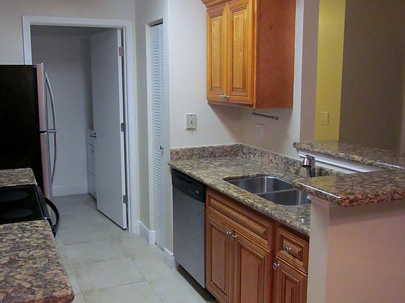 4th image of 2504 Grassy Point Dr