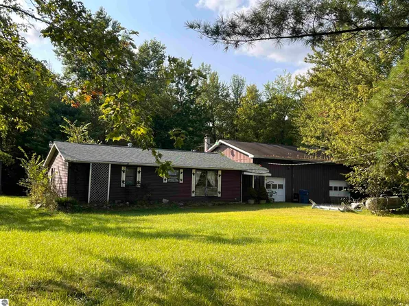 2190 S Coleman Rd, Shepherd, MI 48883