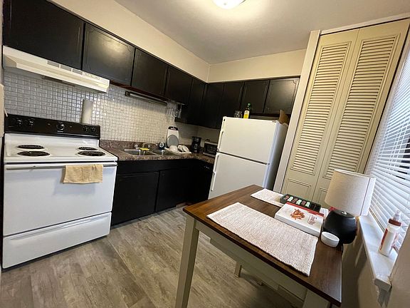 3rd image of 543 W Briar Pl #541-206