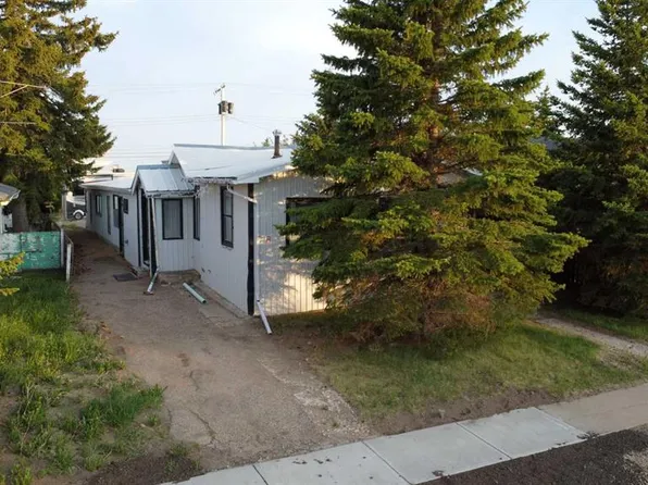 305 N 2nd Ave E, Hanna, AB T0J 1P0