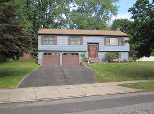 16 Wendy Rd, Milford, CT 06460
