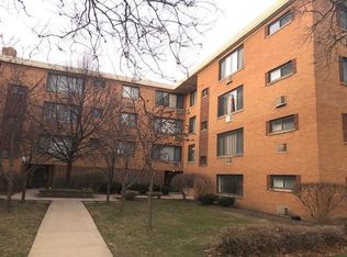 2704 W Lunt Ave APT 203, Chicago, IL 60645