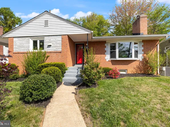 9821 Singleton Dr, Bethesda, MD 20817