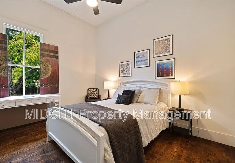 1017 W Hopkins St — Photo 22