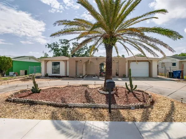 3320 Columbus Dr, Holiday, FL 34691