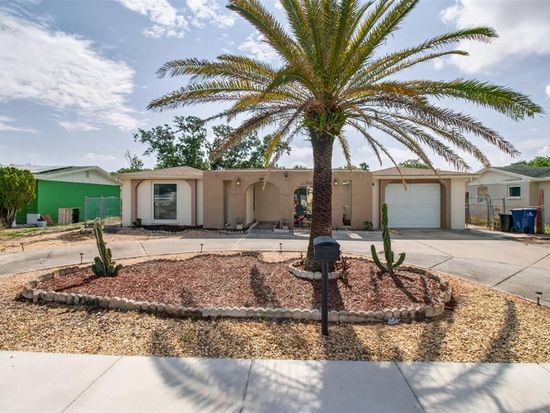 3320 Columbus Dr, Holiday, FL 34691