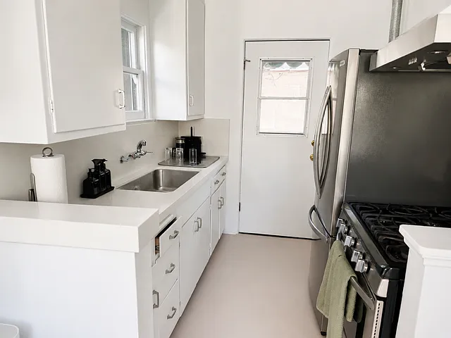 1 bed, 700 sqft, $2,995 — Photo 2