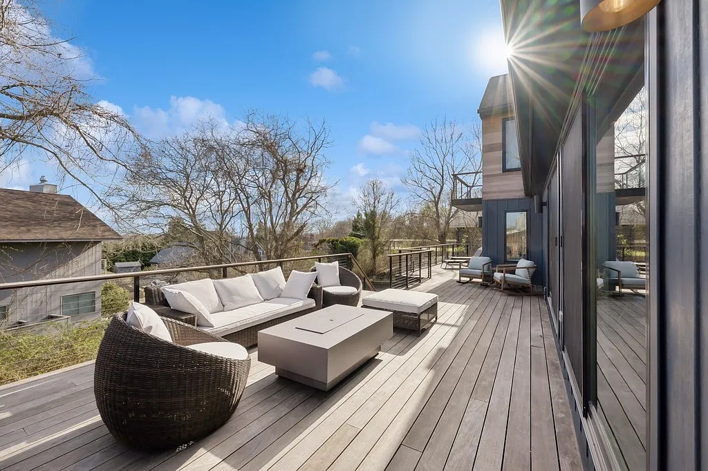 Stunning and Super Fresh Beach House — Photo 4