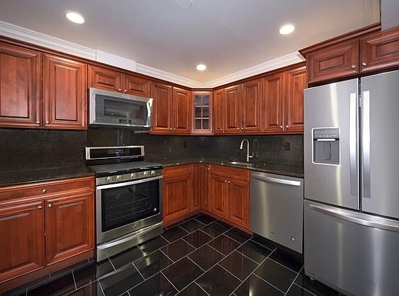 2nd image of 835 Broadway Ave #Aa7956737