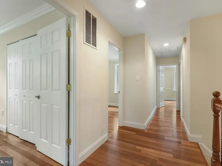 11426 Dorchester Ln — Photo 15