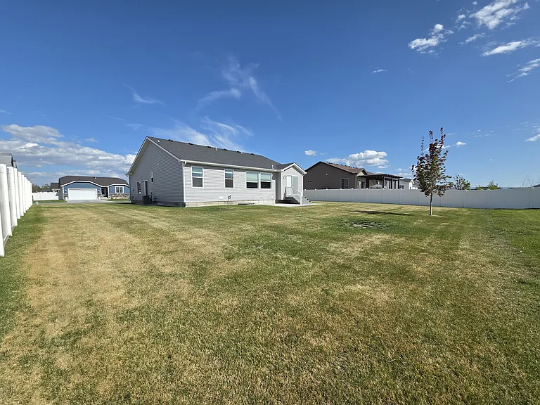 3987 N Livingston Ave — Photo 21