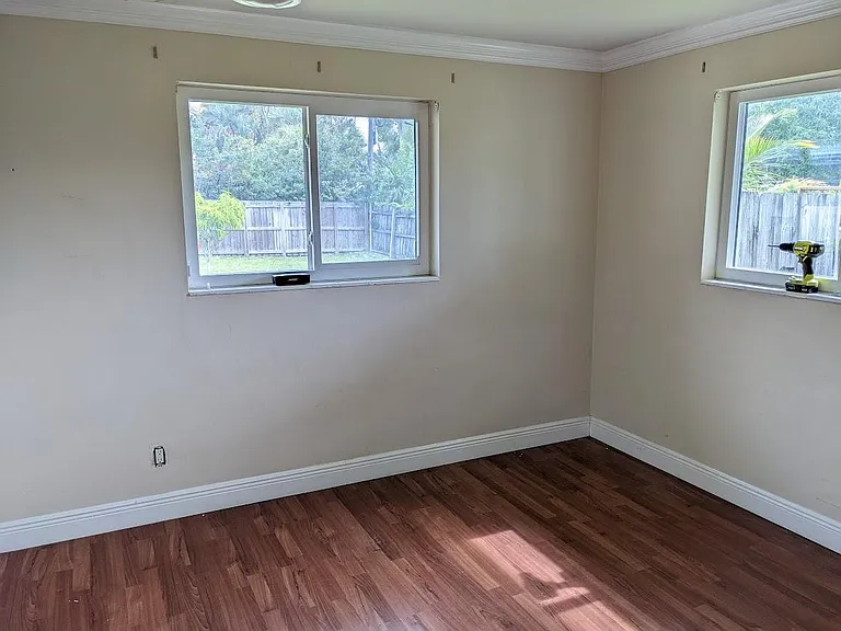 243 SW 12th Ave — Photo 17