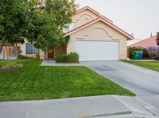 2113 S Del Rosa Dr, Ridgecrest, CA 93555
