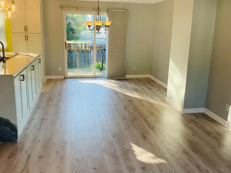 110 Bellwood Ct — Photo 2