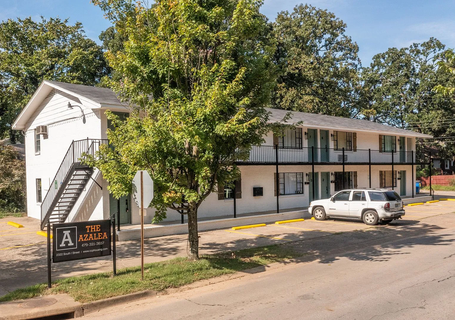 The Azalea: 1 & 2 Bedroom Apartments — Photo 4