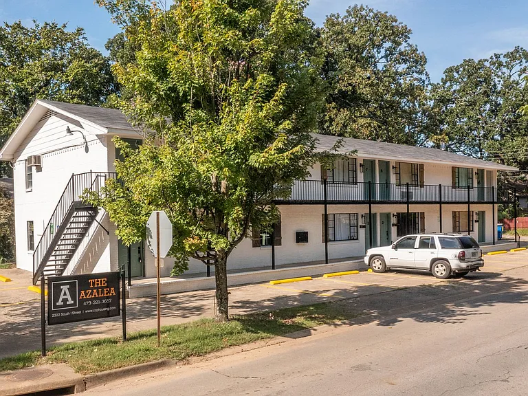 The Azalea: 1 & 2 Bedroom Apartments — Photo 4