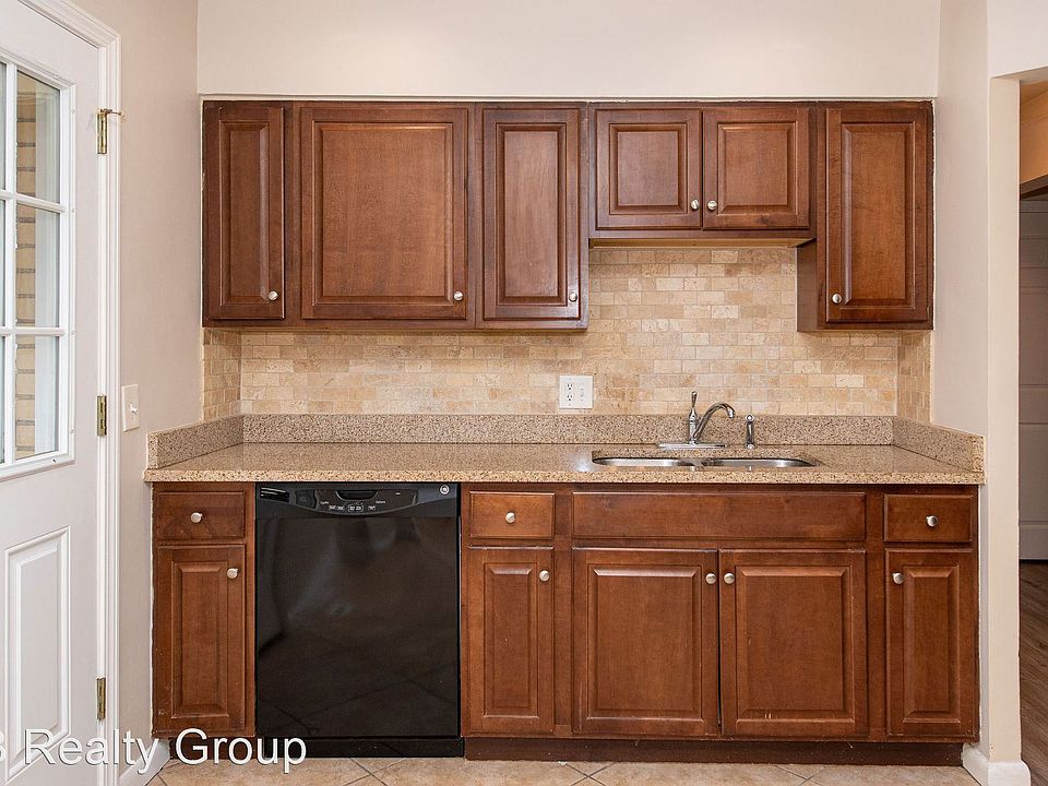 1st image of 3674 Moonridge Dr