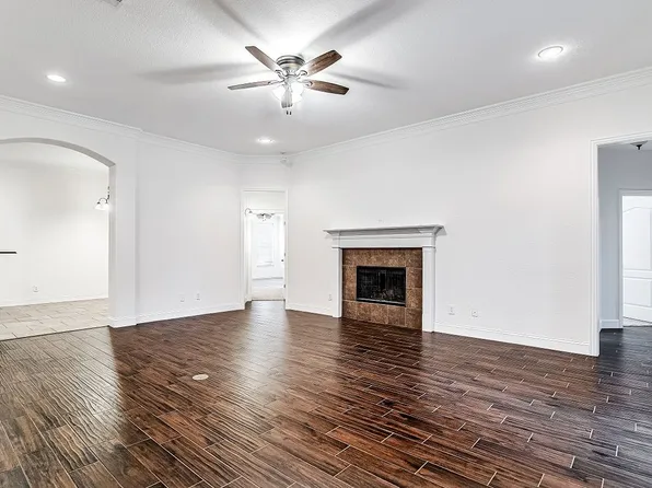 336 Tioga St, Burleson, TX 76028