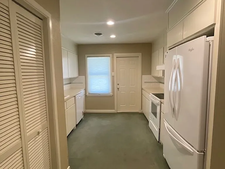 1140 Highland Ave — Photo 8
